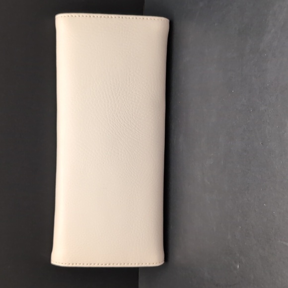 Pandora Unforgettable Moments Elegant Cream Leather Jewelry Clutch. - Picture 3 of 8